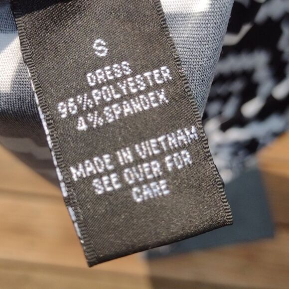 AB Studio Black and White Aztec Print Maxi Dress Size Small - Picture 4 of 7